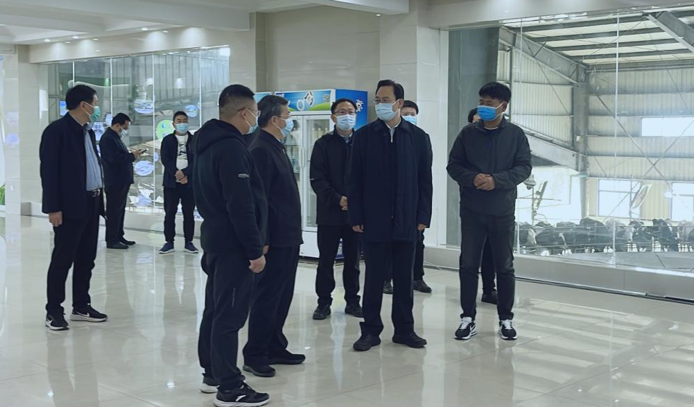 河南省人大常委会党组书记、、、副主任孔昌生莅临森林舞会官网鲁山瑞亚牧场参观调研